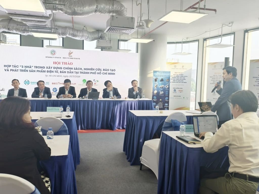 ThS. Lê Huỳnh Lân - Tổng Giám đốc Công ty,Phó Chủ tịch Hội Công nghệ Vi mạch TP.HCM chia sẻ ý kiến tại hội thảo.